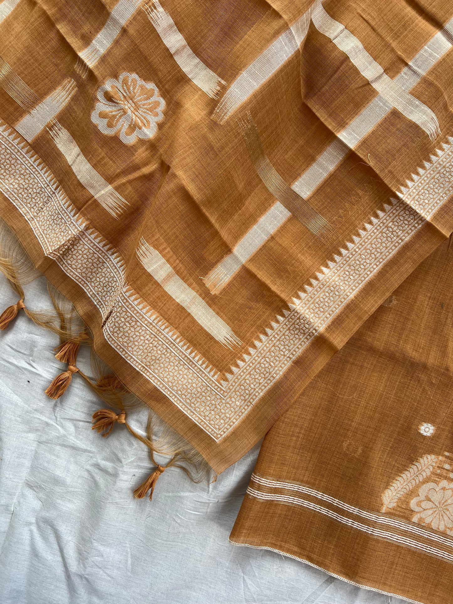 GOLDEN GULDASTA - Pure Chanderi Slub