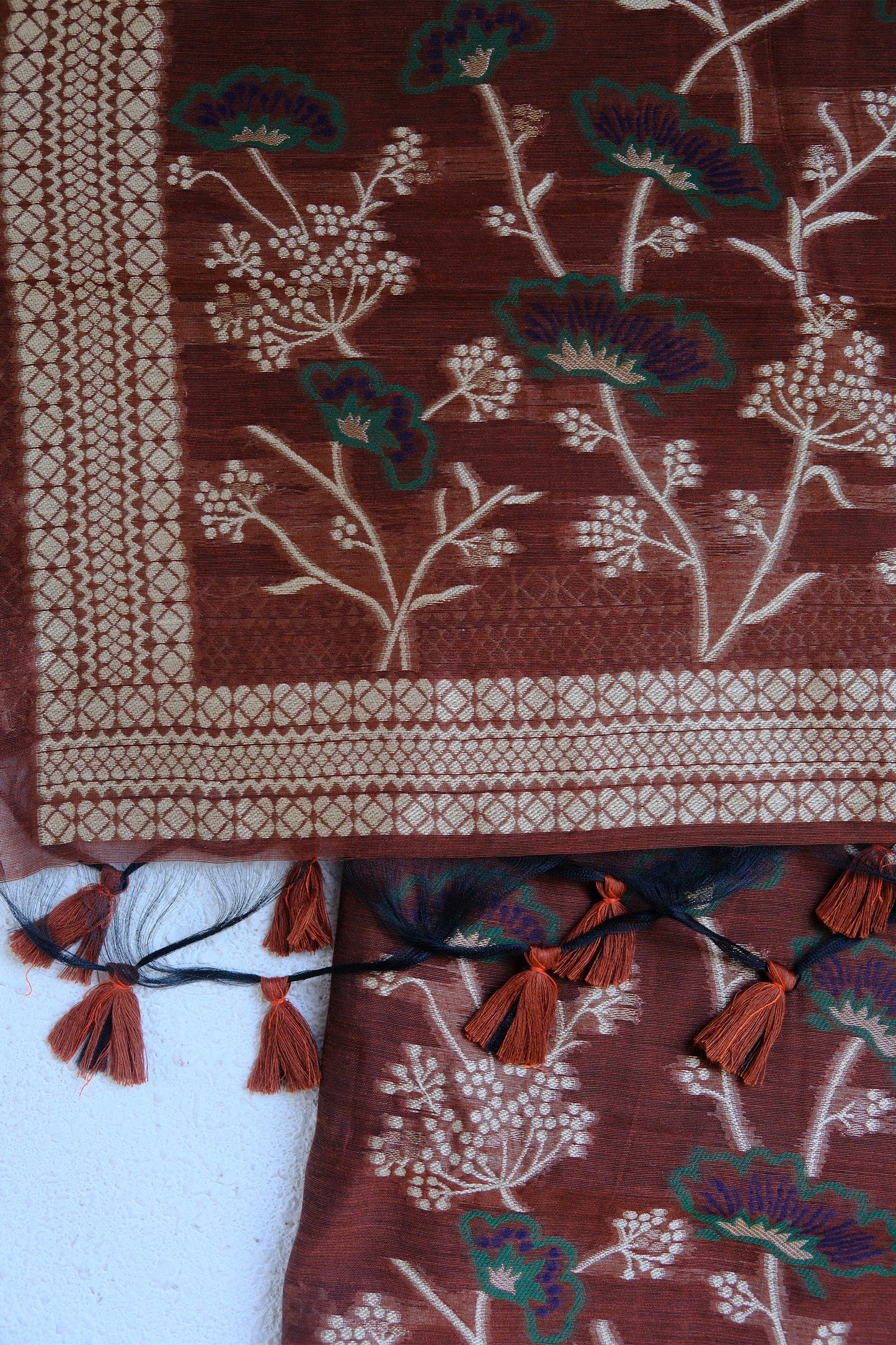 BROWNS AND BLOOMS