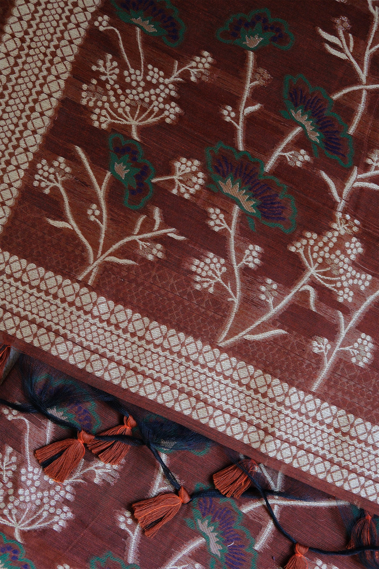 BROWNS AND BLOOMS