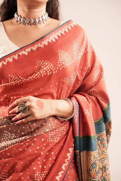 KUMKUM KATHA- Bandej Fusion Red Printed Saree
